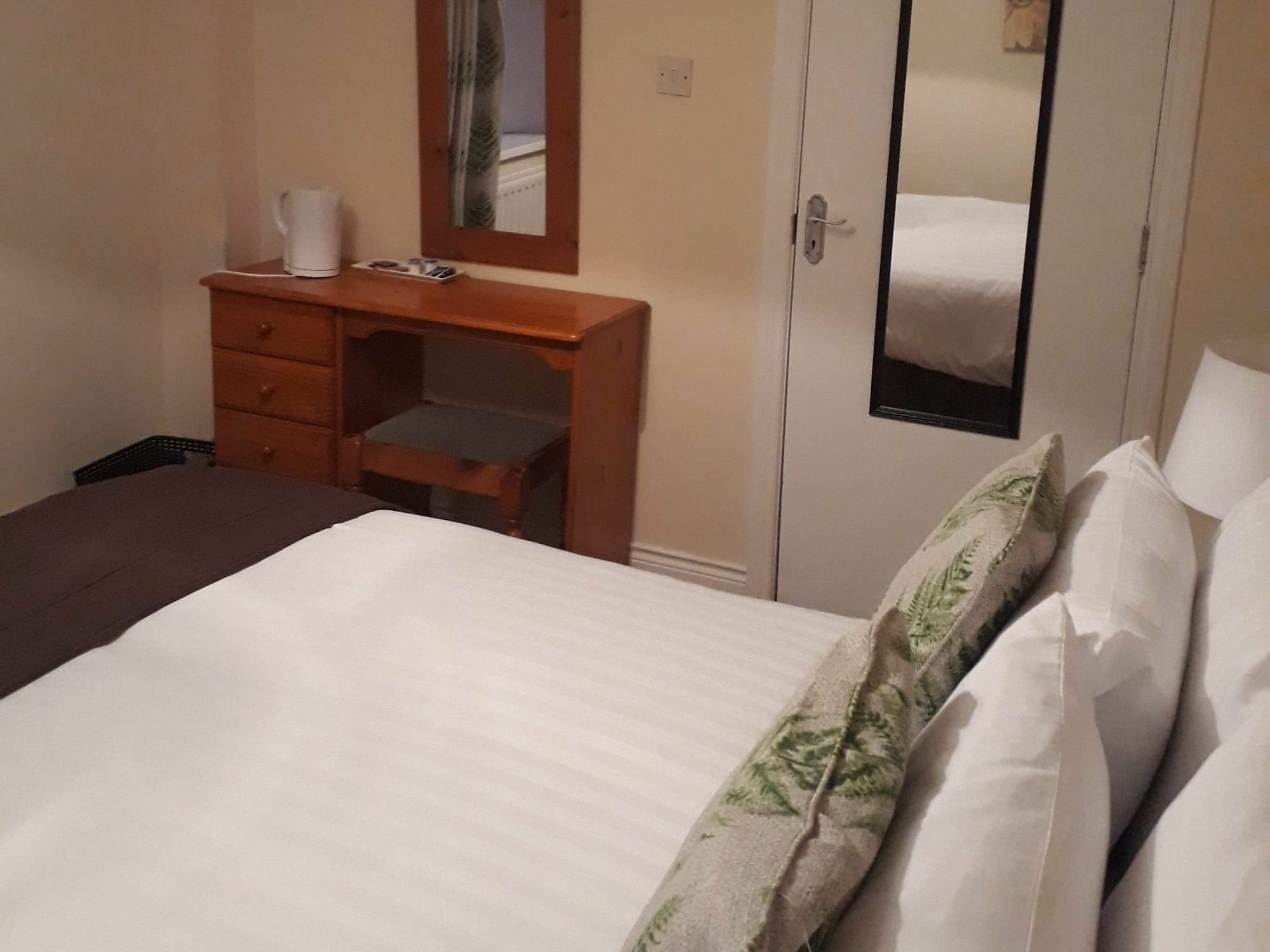 Bishop Gate Bnb Londonderry Bagian luar foto